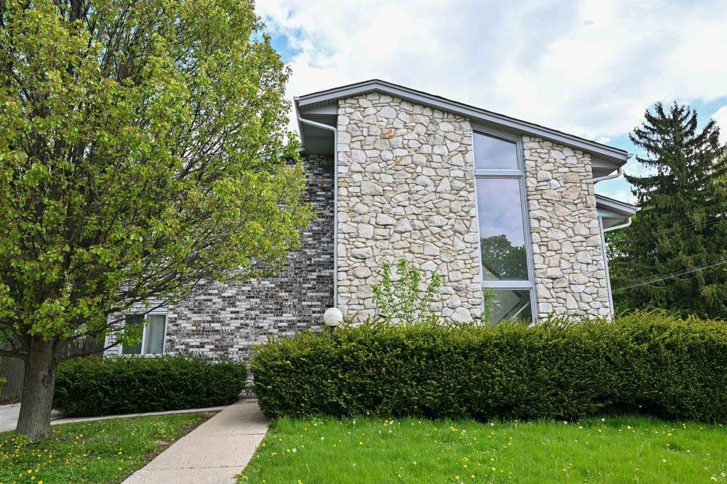 Photo of 201 Maple AVENUE, Waukesha, WI 53186 (MLS # 2022789)