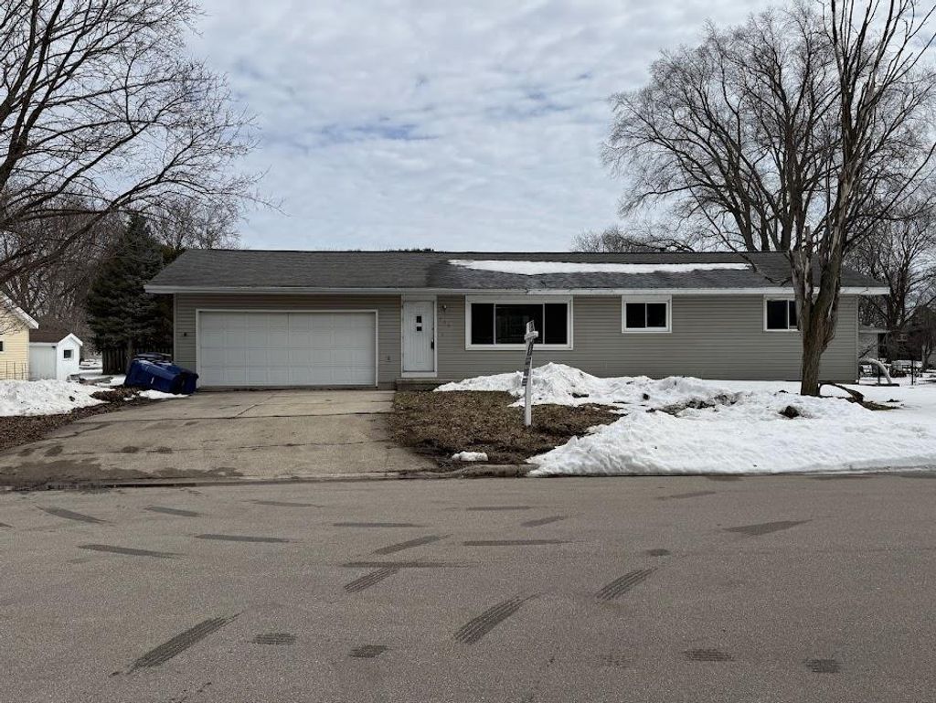Photo of 209 N 7th AVENUE, Winneconne, WI 54986 (MLS # 50322522)