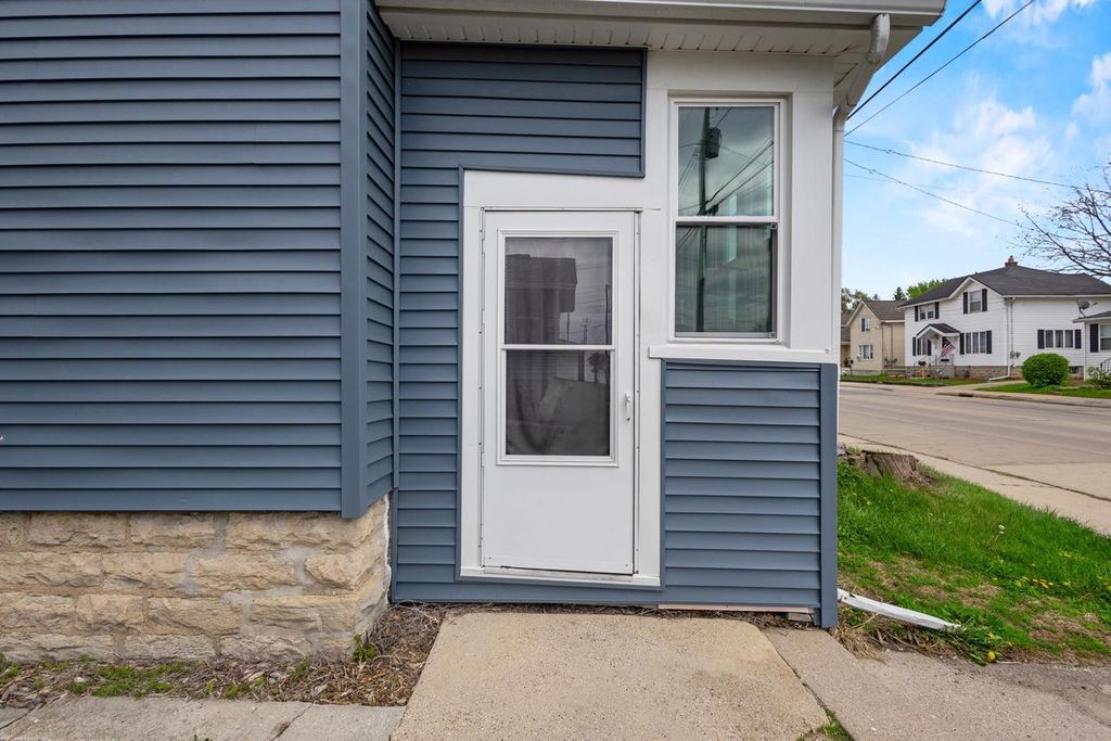 Photo of 438 W 9th AVENUE, Oshkosh, WI 54901 (MLS # 50325205)