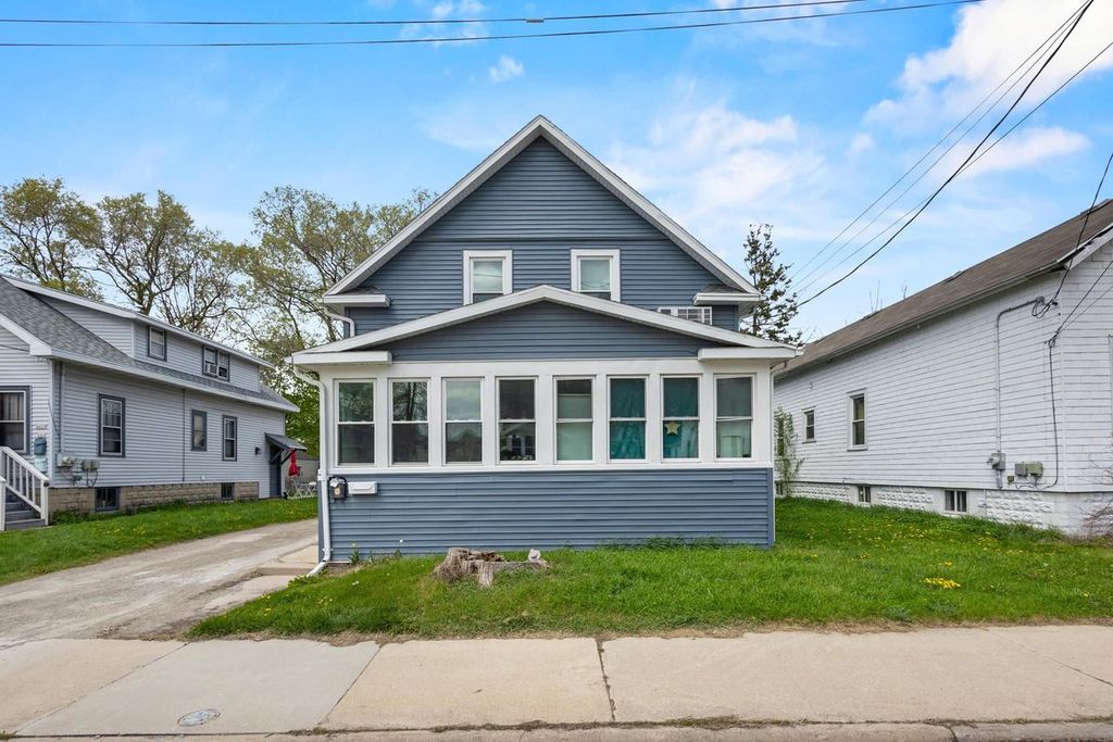 Photo of 438 W 9th AVENUE, Oshkosh, WI 54901 (MLS # 50325205)
