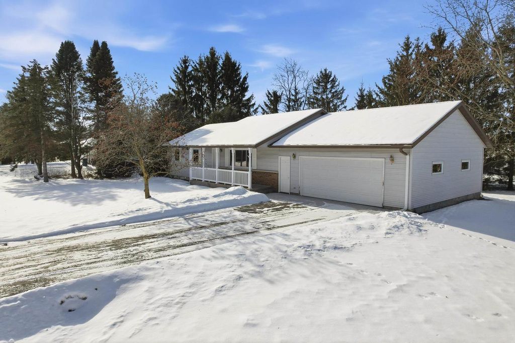 Photo of 1051 Custer SQUARE, Stevens Point, WI 54482 (MLS # 22600436)