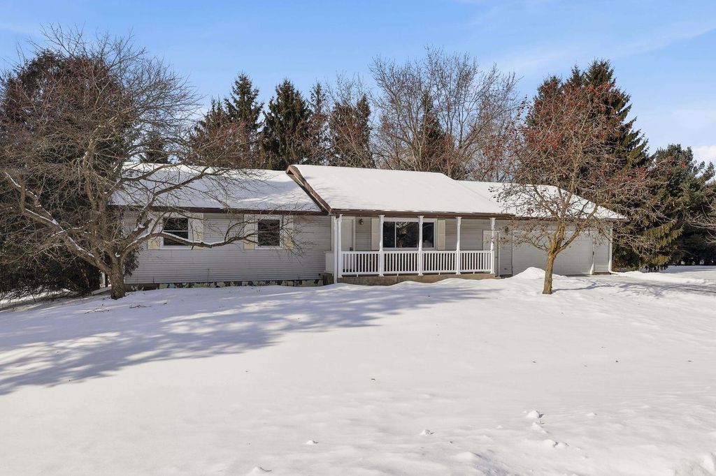 Photo of 1051 Custer SQUARE, Stevens Point, WI 54482 (MLS # 22600436)
