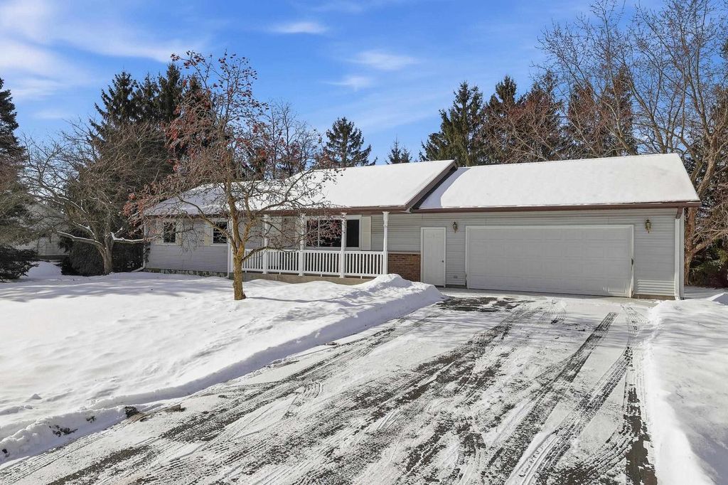 Photo of 1051 Custer SQUARE, Stevens Point, WI 54482 (MLS # 22600436)