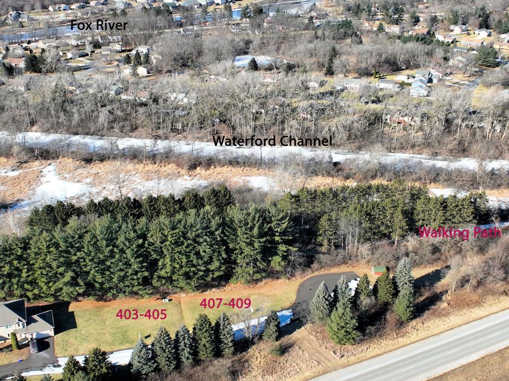 Photo of 407 Trail Of Pines LANE #409, Burlington, WI 53105 (MLS # 1952873)