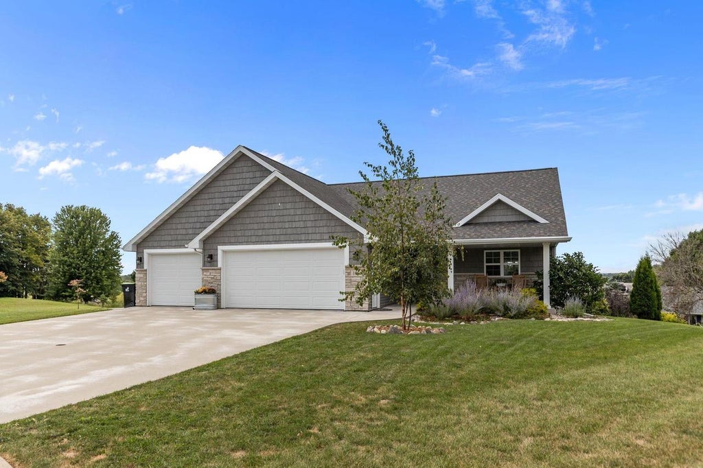 Photo of 105 Zacharey COURT, New London, WI 54961 (MLS # 50331739)