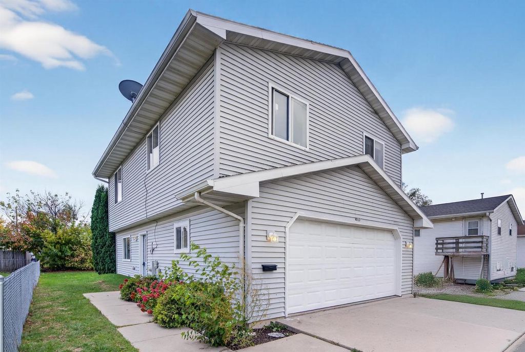 Photo of 515 W 4th AVENUE, Oshkosh, WI 54903 (MLS # 50317281)