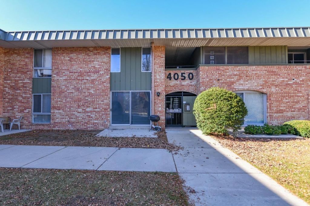 Photo of 4050 W Rivers Edge CIRCLE #1, Brown Deer, WI 53209 (MLS # 1941233)