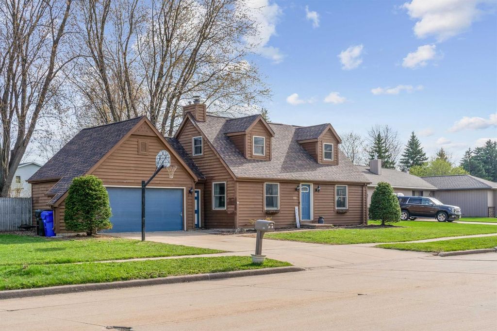 Photo of 3033 E Canary STREET, Appleton, WI 54915 (MLS # 50326127)
