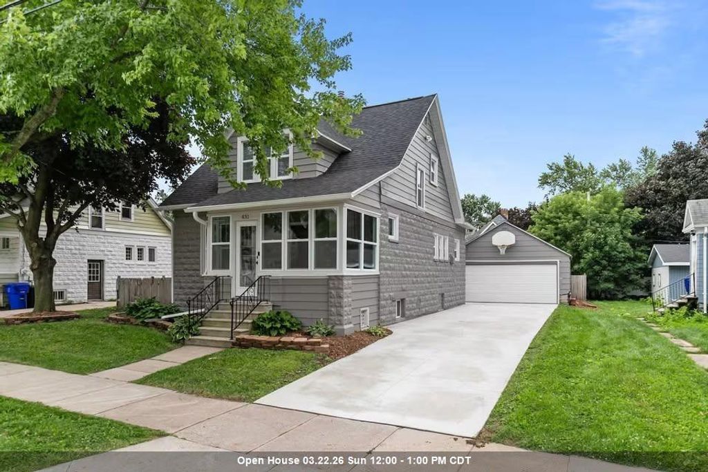 Photo of 431 E Summer STREET, Appleton, WI 54911 (MLS # 50322468)