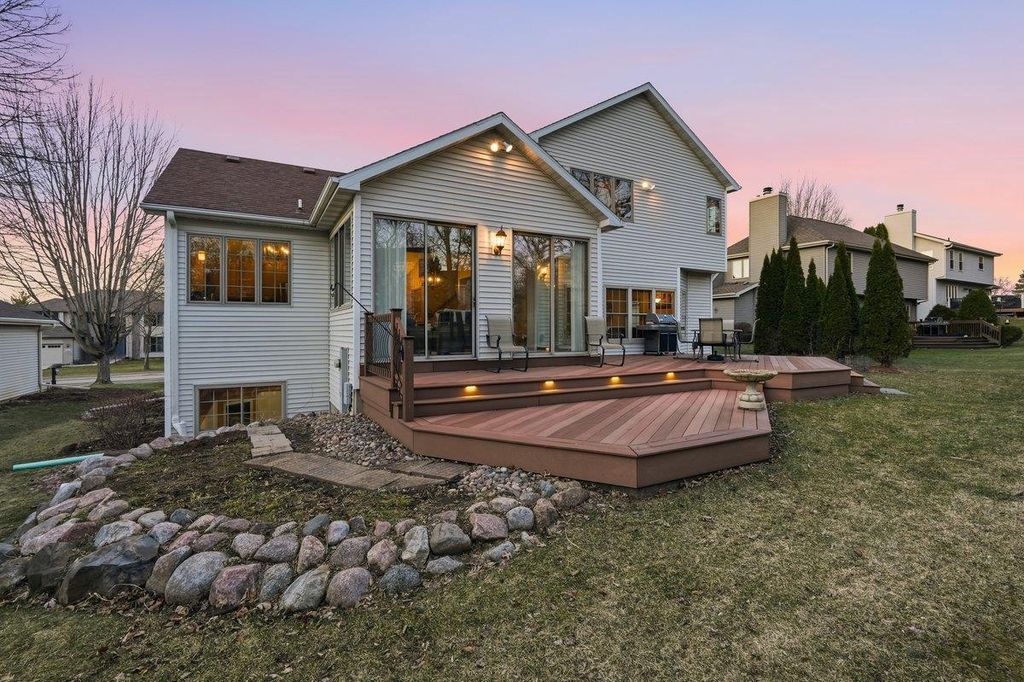 Photo of 1237 Mockingbird LANE, Sun Prairie, WI 53590 (MLS # 2019109)