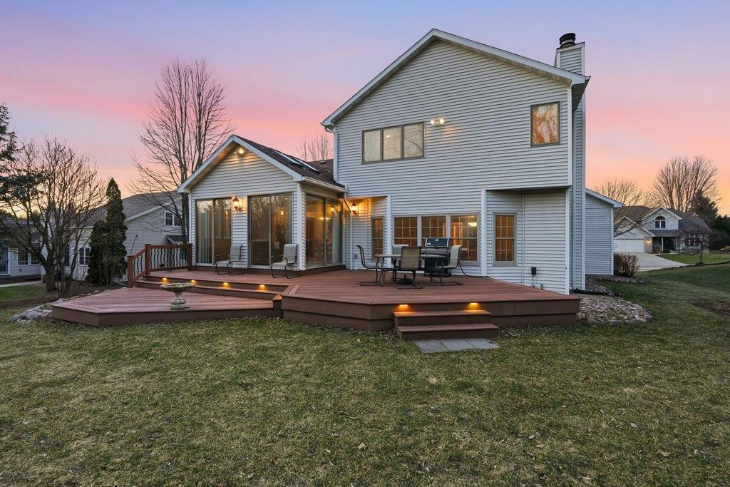 Photo of 1237 Mockingbird LANE, Sun Prairie, WI 53590 (MLS # 2019109)