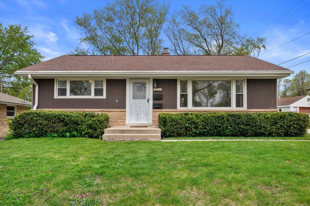 Photo of 5228 N 107th STREET, Milwaukee, WI 53225 (MLS # 1961574)