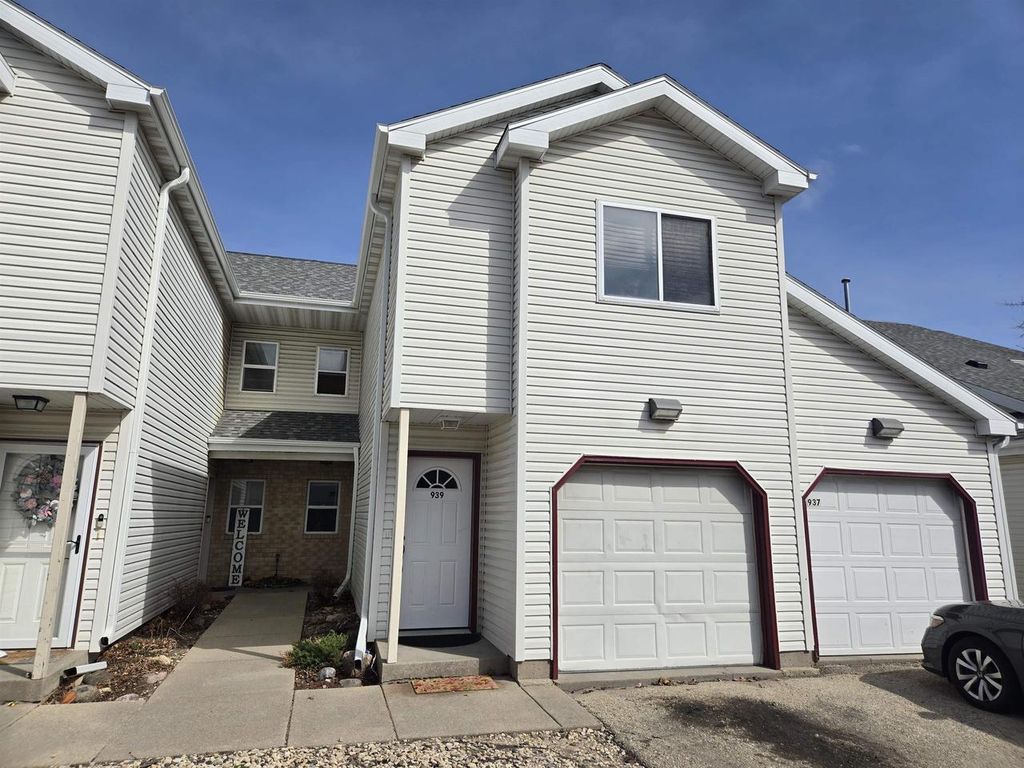 Photo of 939 Rockefeller LANE, Madison, WI 53704 (MLS # 2019899)