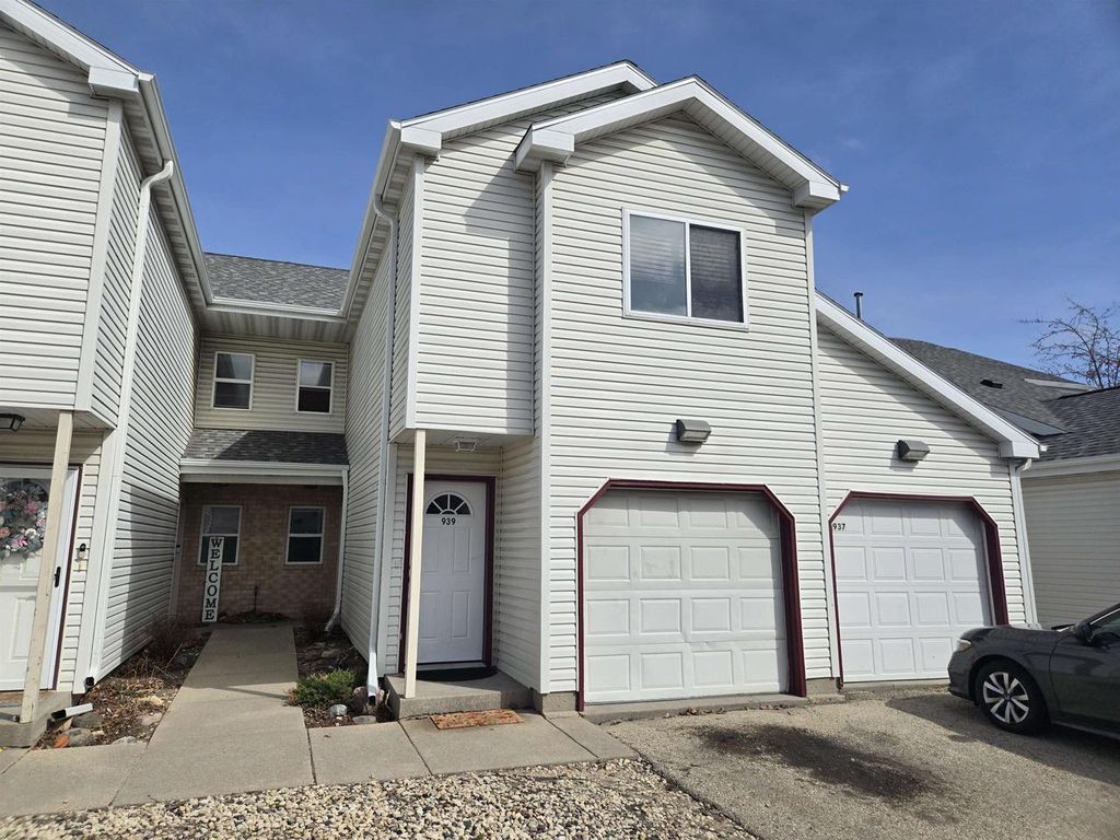 Photo of 939 Rockefeller LANE, Madison, WI 53704 (MLS # 2019899)
