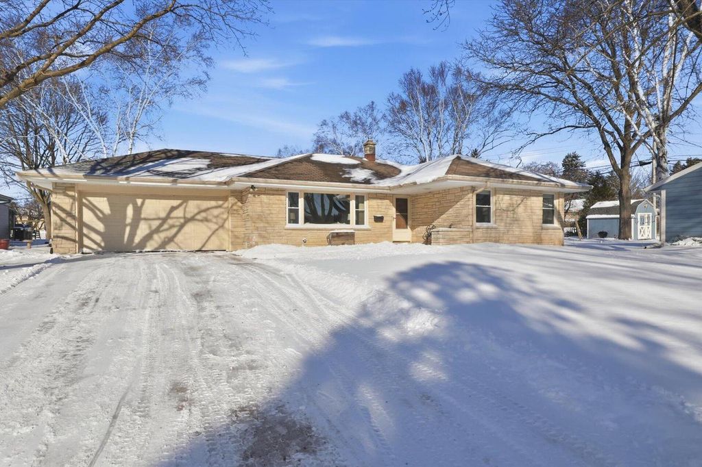 Photo of 963 14th AVENUE, Grafton, WI 53024 (MLS # 1953160)