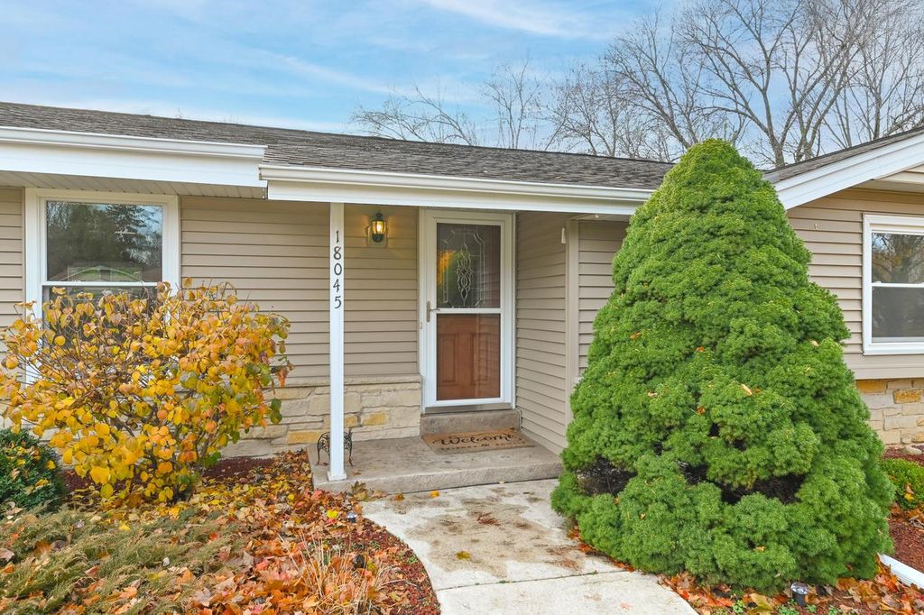 Photo of 18045 Continental DRIVE, Brookfield, WI 53045 (MLS # 1943104)