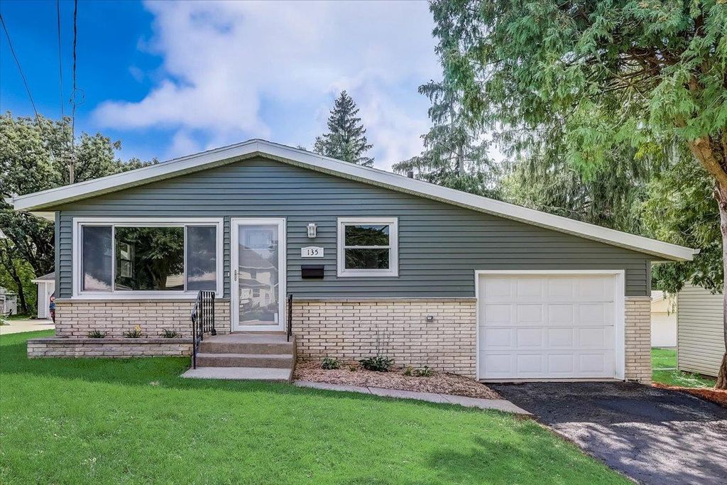 Photo of 10946 N Essex DRIVE, Mequon, WI 53092 (MLS # 1943442)
