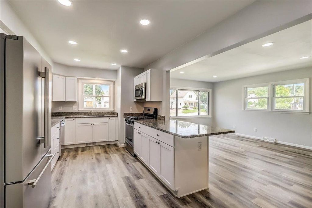 Photo of 10946 N Essex DRIVE, Mequon, WI 53092 (MLS # 1943442)