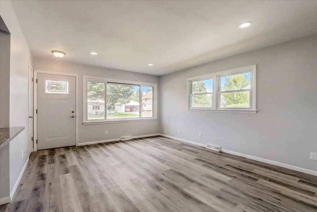 Photo of 10946 N Essex DRIVE, Mequon, WI 53092 (MLS # 1943442)