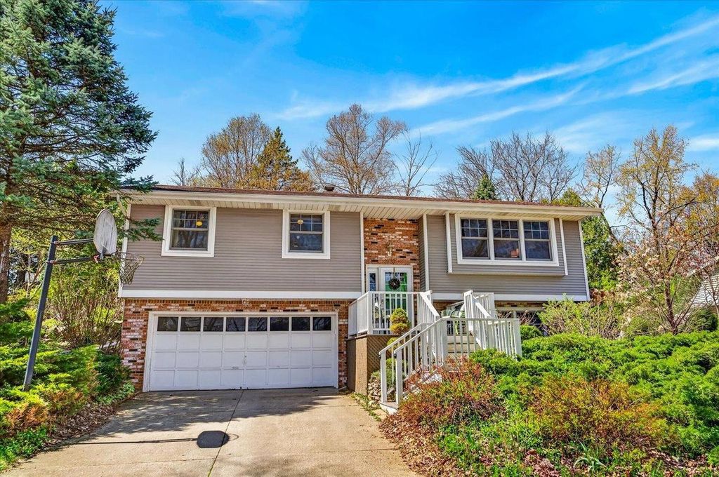Photo of 1910 La Sierra WAY, Madison, WI 53716 (MLS # 2020770)