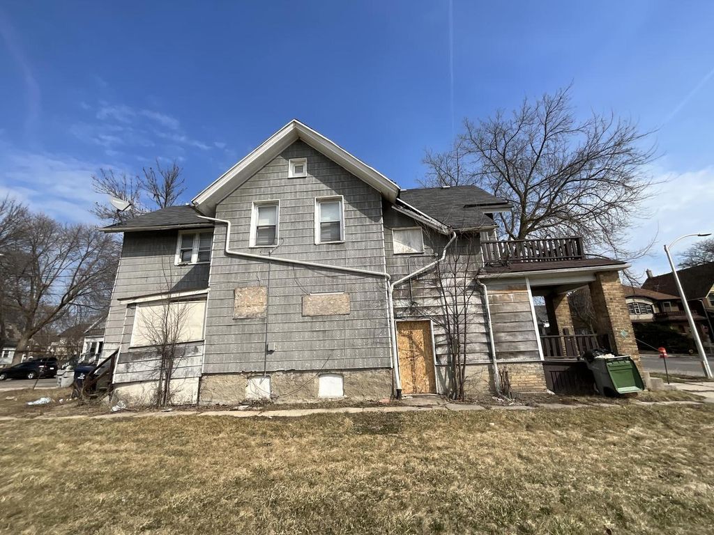 Photo of 2450 W Keefe AVENUE #2452, Milwaukee, WI 53206 (MLS # 1956374)