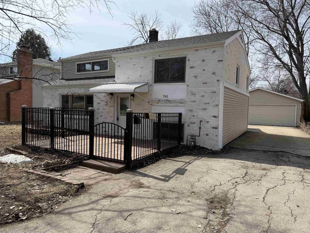 Photo of 745 Carver LANE, Menasha, WI 54952 (MLS # 50322889)