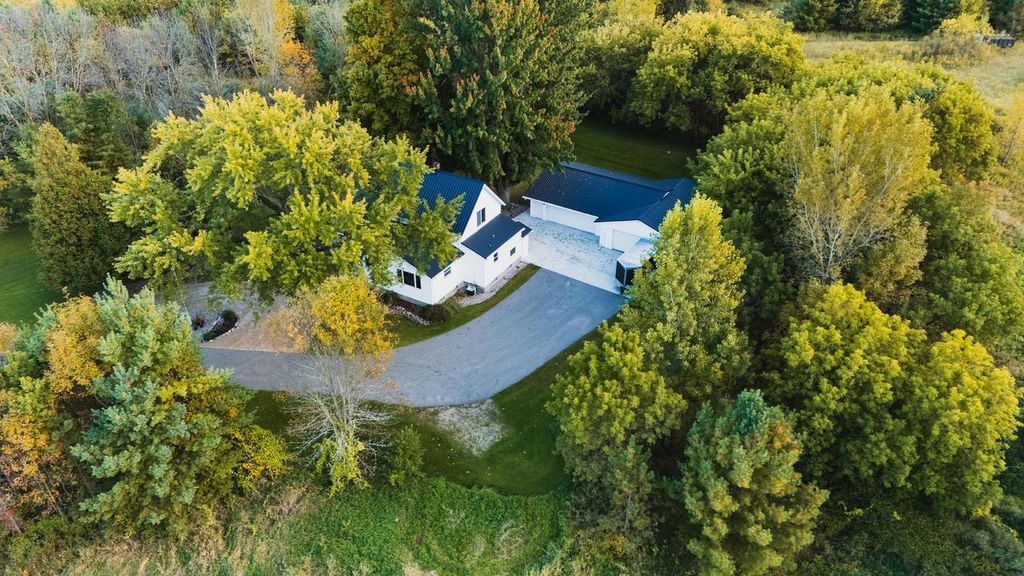 Photo of 9873 E Anton ROAD, Clintonville, WI 54929 (MLS # 22504593)