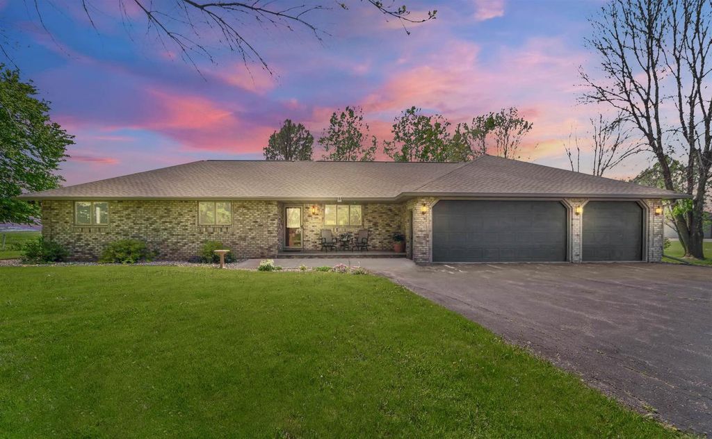 Photo of N3893 Vanden Bosch ROAD, Kaukauna, WI 54130 (MLS # 50322712)