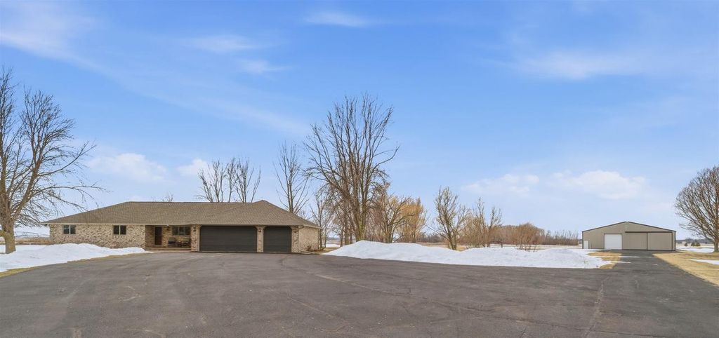 Photo of N3893 Vanden Bosch ROAD, Kaukauna, WI 54130 (MLS # 50322712)