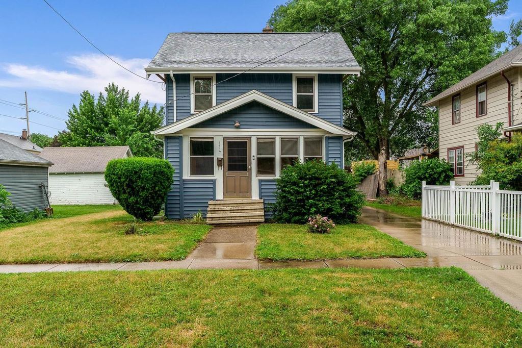 Photo of 1114 Lincoln AVENUE, Beloit, WI 53511 (MLS # 2025804)