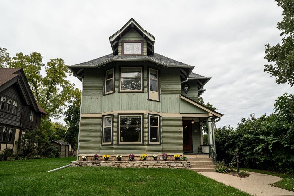 Photo of 7332 Harwood AVENUE, Milwaukee, WI 53213 (MLS # 1982604)