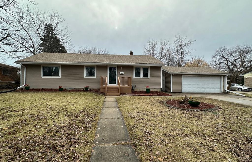 Photo of 1509 W Ramsey AVENUE, Milwaukee, WI 53221 (MLS # 1946771)