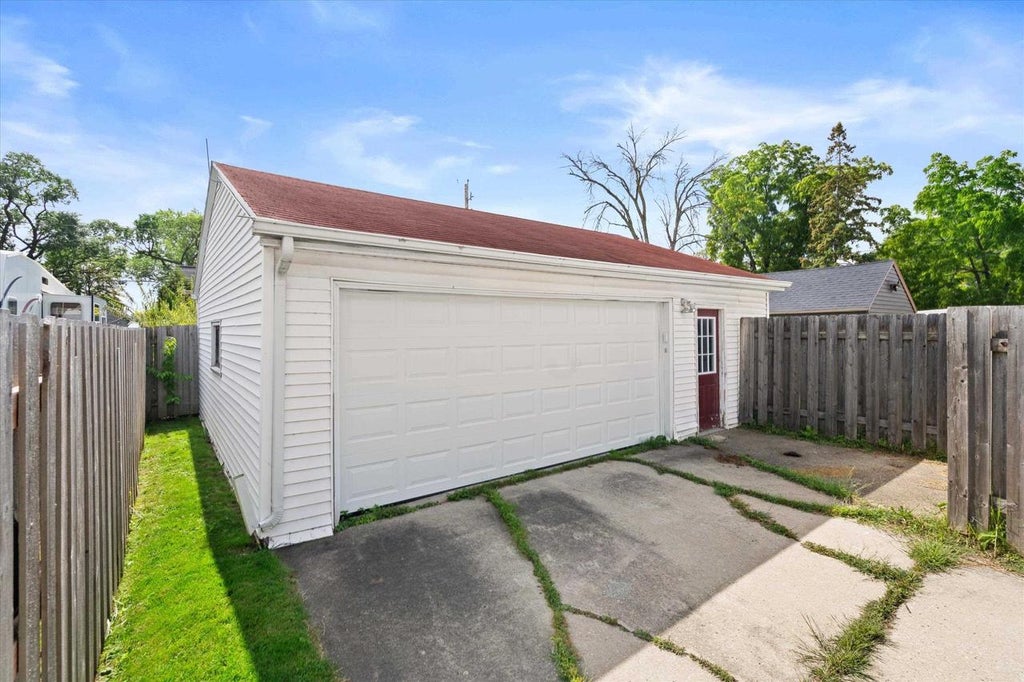 Photo of 819 Mullet PLACE, Green Bay, WI 54304 (MLS # 50332146)
