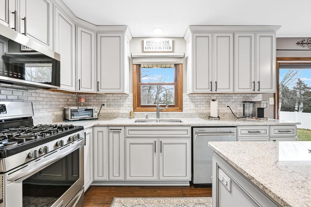 Photo of 25924 Bennington DRIVE, Waterford, WI 53185 (MLS # 1946539)