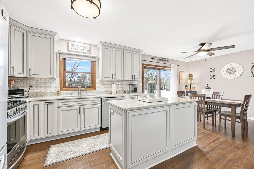 Photo of 25924 Bennington DRIVE, Waterford, WI 53185 (MLS # 1946539)