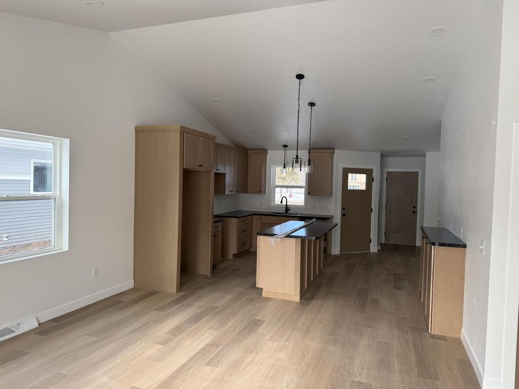 Photo of 1109 E Murdock AVENUE, Oshkosh, WI 54901 (MLS # 50319385)