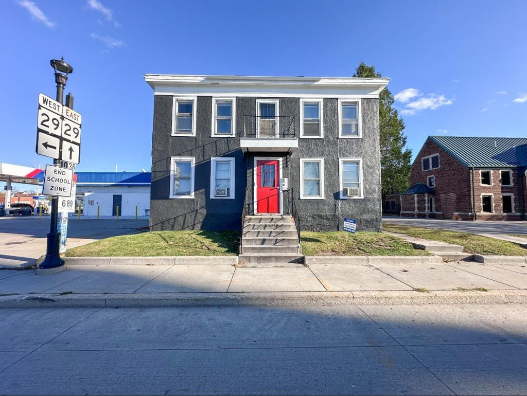 Photo of 113 S Monroe AVENUE, Green Bay, WI 54301 (MLS # 50333947)