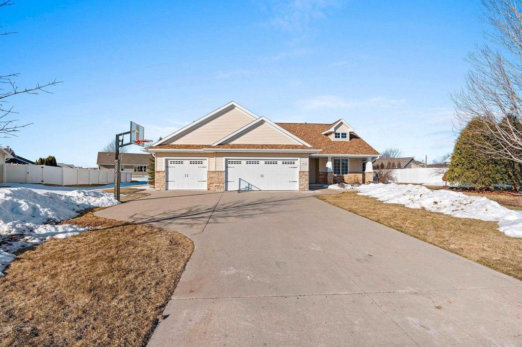 Photo of 2155 Mahogany TRAIL, De Pere, WI 54115 (MLS # 50322594)