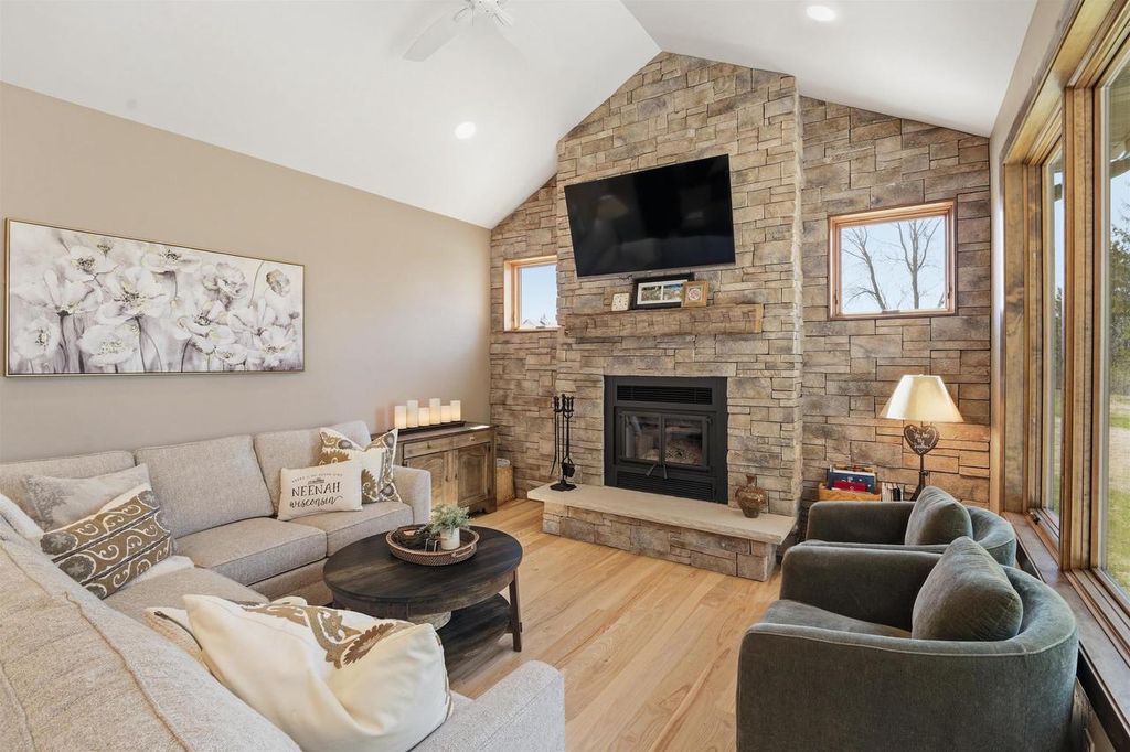Photo of N2393 Maloney ROAD, Kaukauna, WI 54130 (MLS # 50324251)