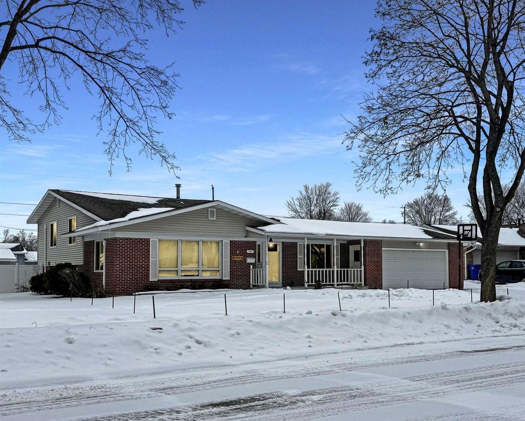 Photo of 511 S Wells AVENUE, Peshtigo, WI 54157 (MLS # 50320825)