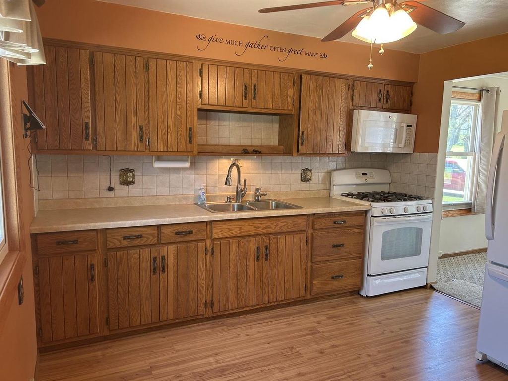 Photo of 315 W Factory STREET, Seymour, WI 54165 (MLS # 50325332)