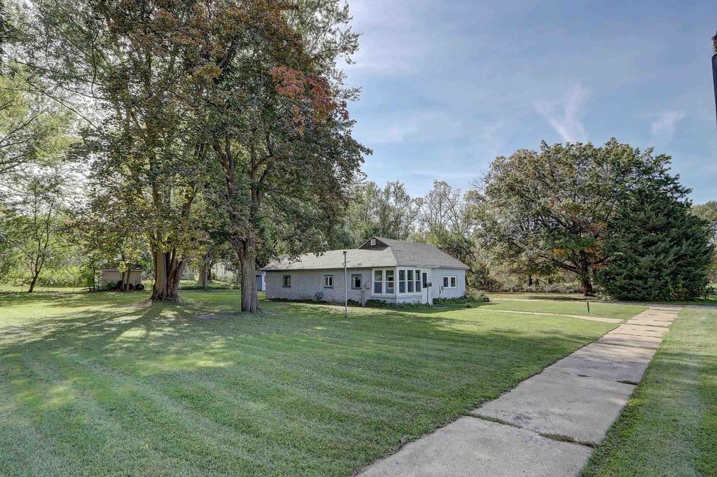 Photo of W229N3655 Sterling COURT, Pewaukee, WI 53072 (MLS # 1944724)