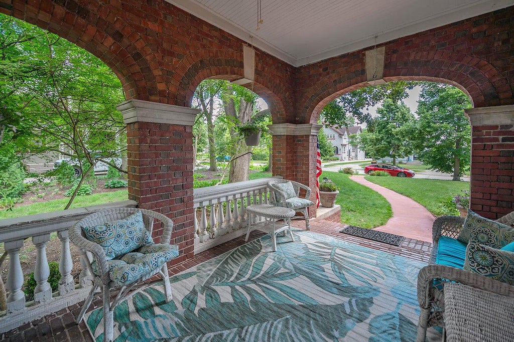 Photo of 8000 Warren AVENUE, Wauwatosa, WI 53213 (MLS # 1973039)