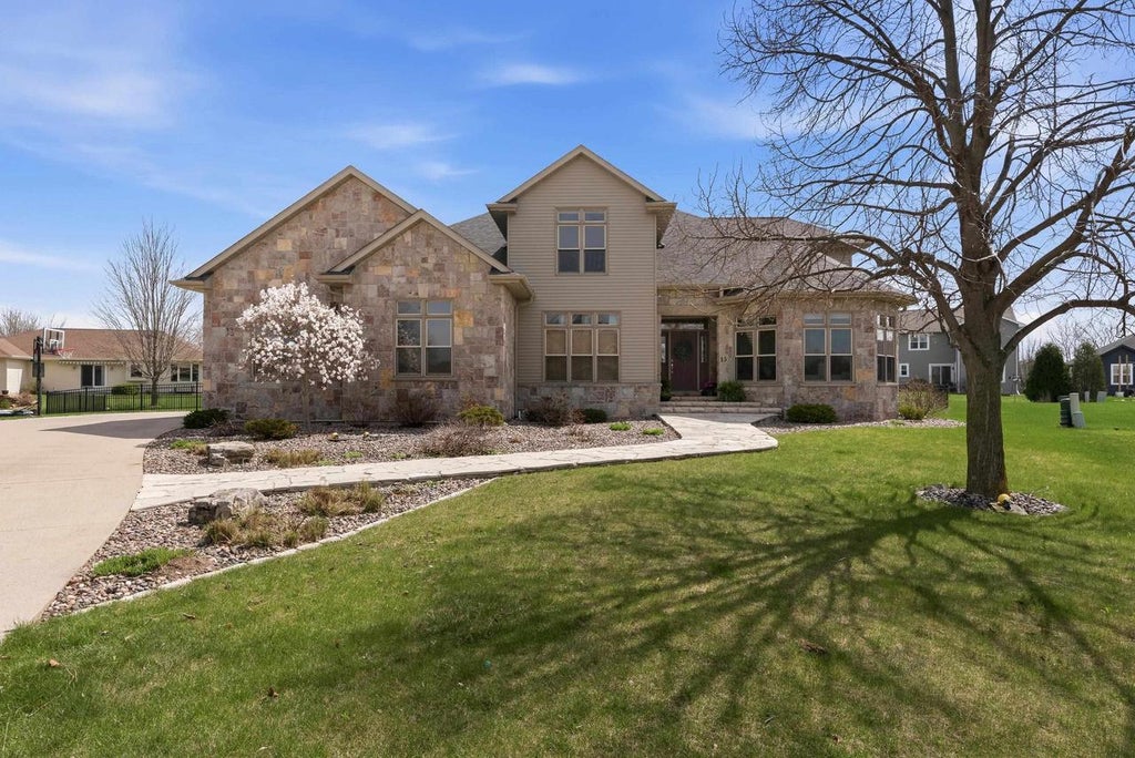 Photo of 15 Park CIRCLE, Fond Du Lac, WI 54935 (MLS # 50323895)