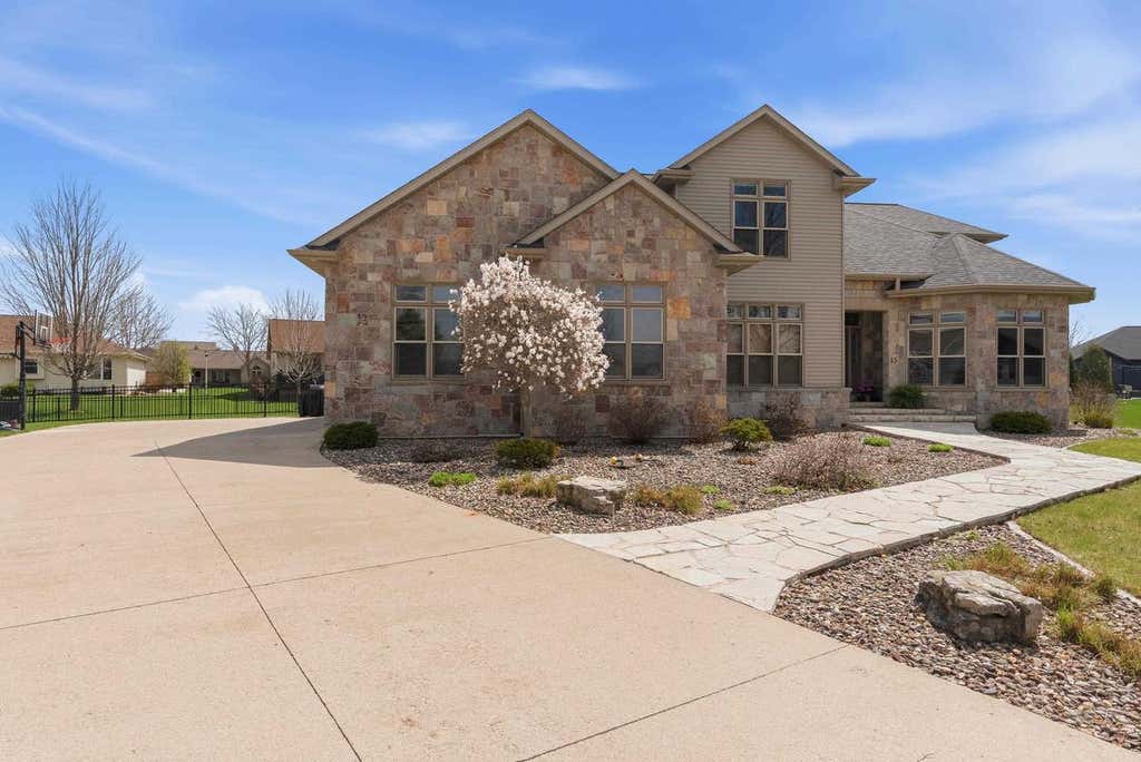 Photo of 15 Park CIRCLE, Fond Du Lac, WI 54935 (MLS # 50323895)