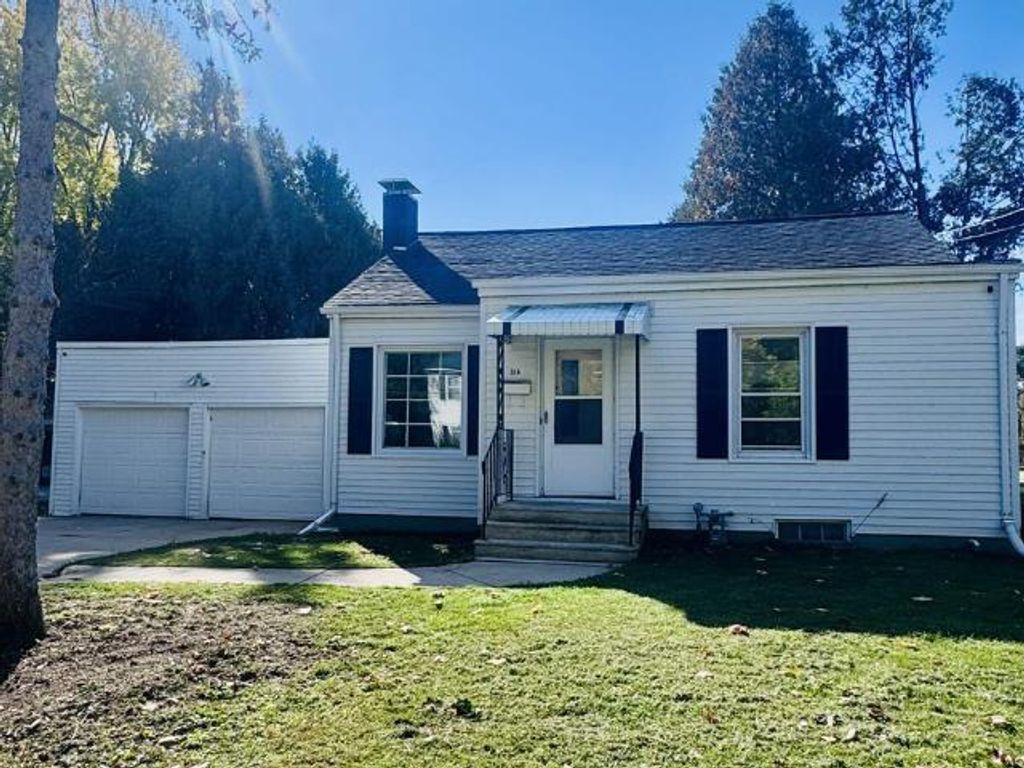 Photo of 314 Beaupre STREET, Green Bay, WI 54301 (MLS # 50317583)