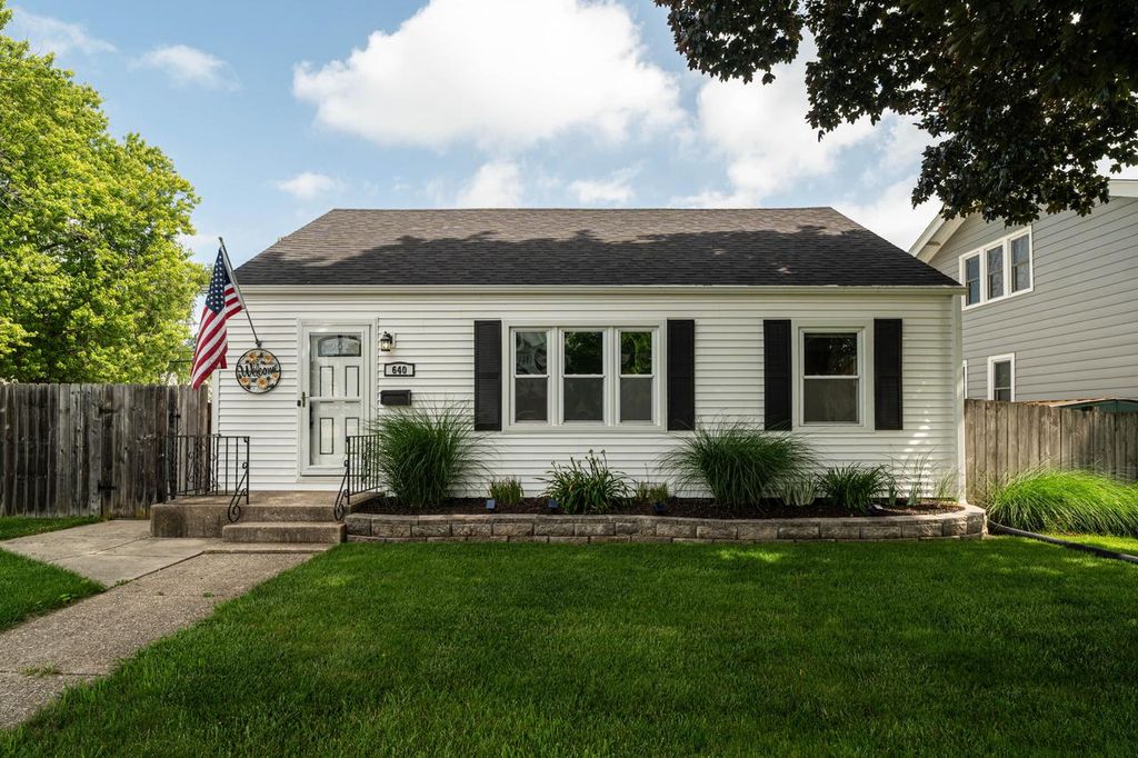 Photo of 640 Park AVENUE, South Milwaukee, WI 53172 (MLS # 1967897)