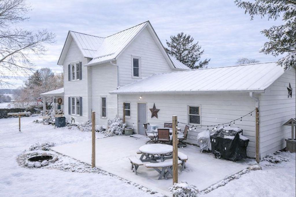 Photo of 32420 County Road V, Cazenovia, WI 53924 (MLS # 2015293)