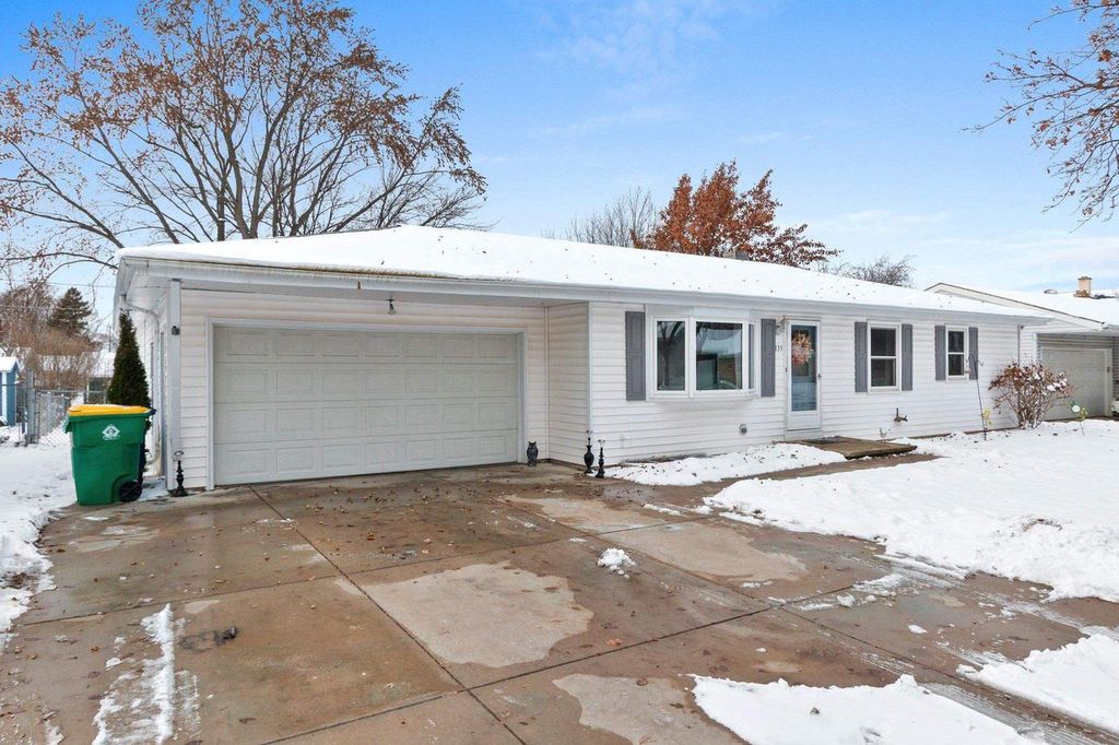 Photo of 335 Conover DRIVE, Green Bay, WI 54303 (MLS # 50318888)