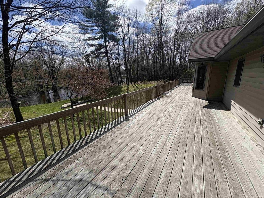 Photo of W9221 Amber LANE, Clintonville, WI 54929 (MLS # 50324427)